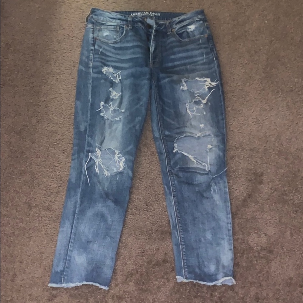 American Eagle Ripped Mom/Boyfriend Jeans